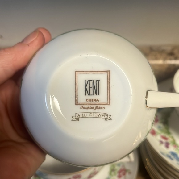 Floral Tea Cup and Saucer Set - Picture 4 of 5